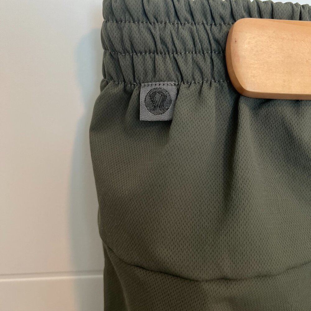 Lululemon Men’s Classic-Tapered Fit Pique Trouser – Green, Size M